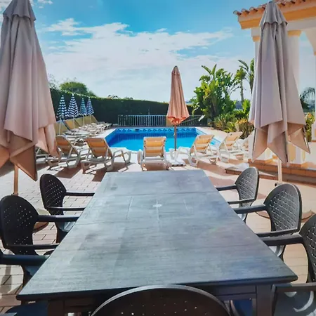 度假居 Near For 12 Persons With Private Pool